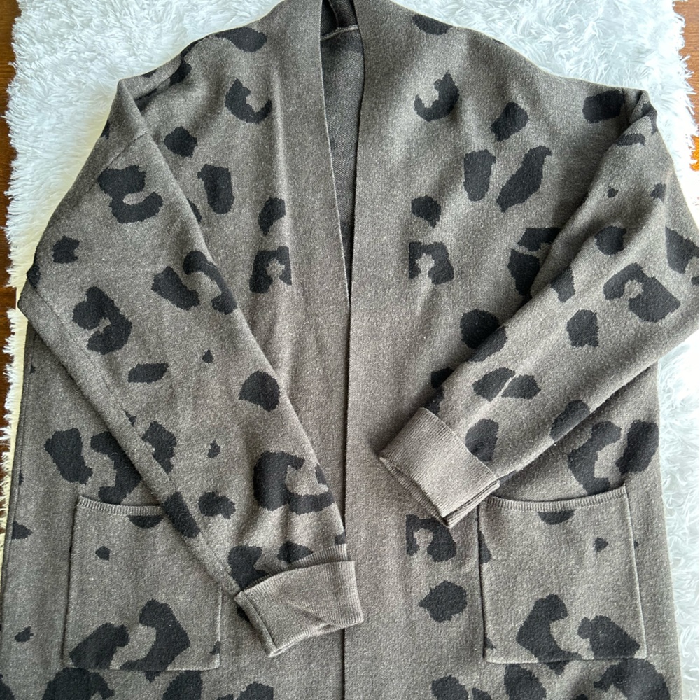 Amazon Cardigan • Medium • Grey
